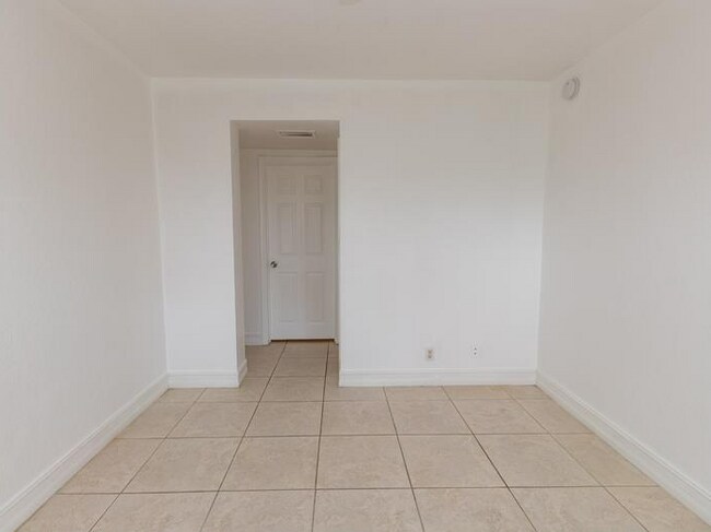 Foto del edificio - 3260 NE 19th Ave