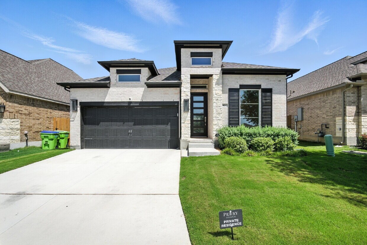 Photo - "Charming 3-Bedroom Sanctuary with 2 Full Baths at 9215 Aggie Run, San Antonio – Spacious 1946 sq ft