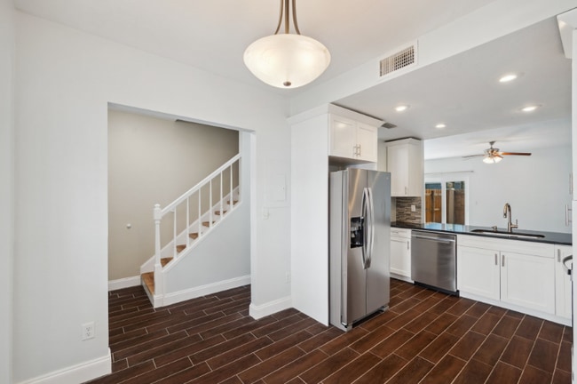 Building Photo - 409 S Audubon Ave