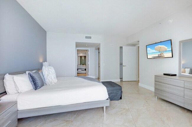 Building Photo - 4111 S Ocean Dr