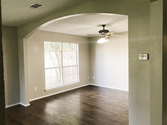 Building Photo - 2609 Misty Glen Dr