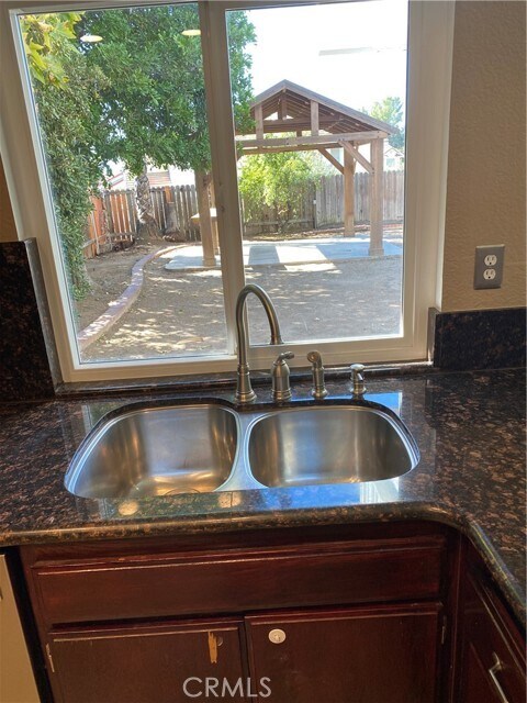 Foto del edificio - 24151 Country Canyon Rd