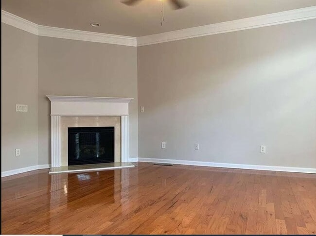 Living area - 10910 Alderwood Cove