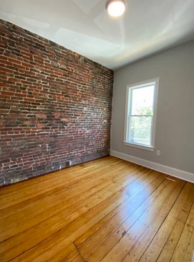 Building Photo - 490 Sumner St