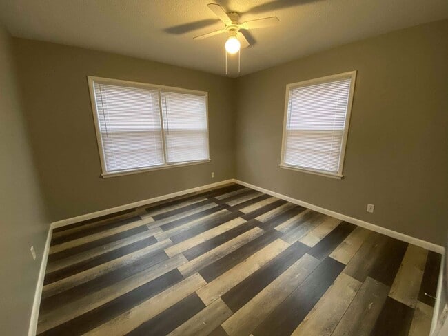Foto del edificio - 3 Bedroom On West Side!