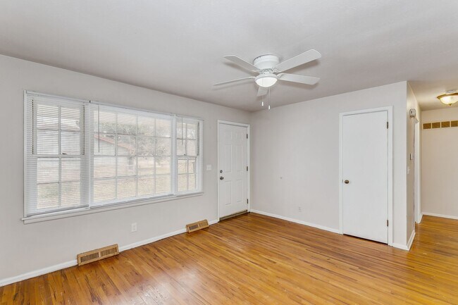 Foto del edificio - Roomy 2 Bedroom With Basement