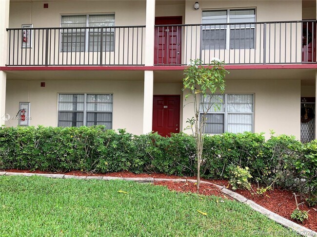 Foto del edificio - 901 SW 128th Terrace