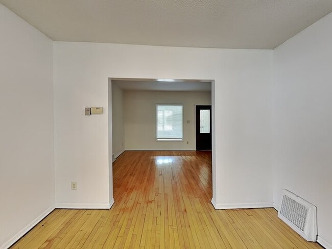 Foto del edificio - 212 Division St E