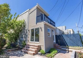 Building Photo - 802 Mangold St