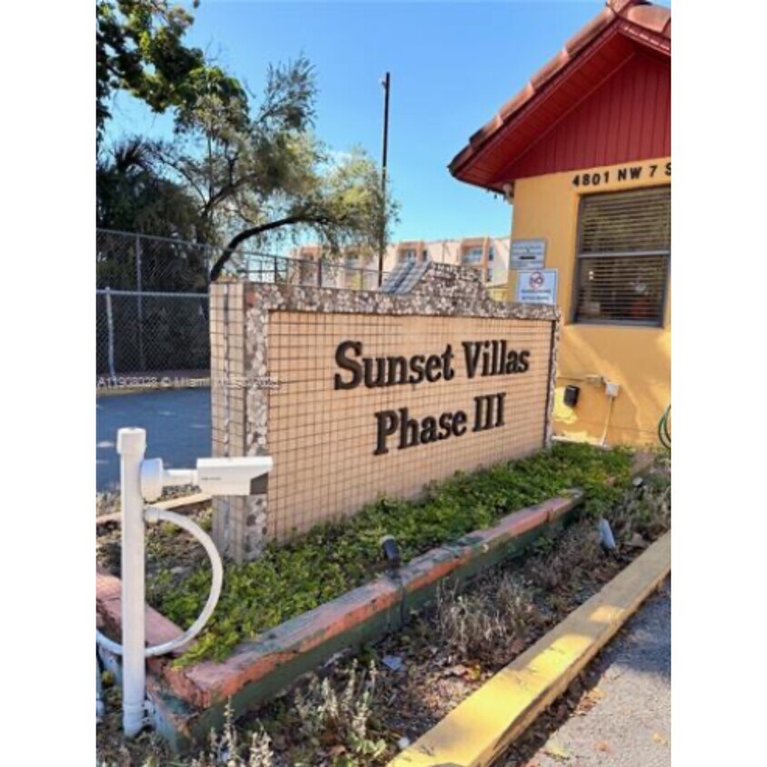 Foto principal - 4719 NW 7th St