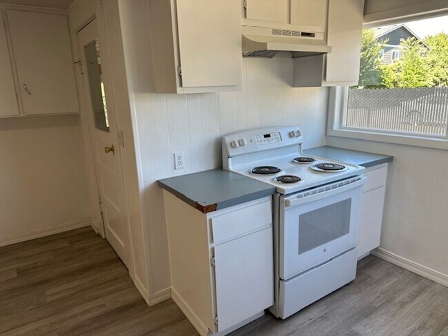 Foto del edificio - 1584 Sq Ft Home With 3 Bedrooms & A Spare ...