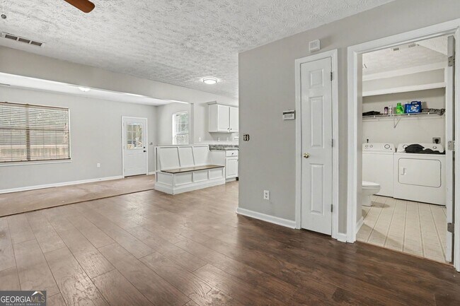 Foto del edificio - 4394 Cross Ln