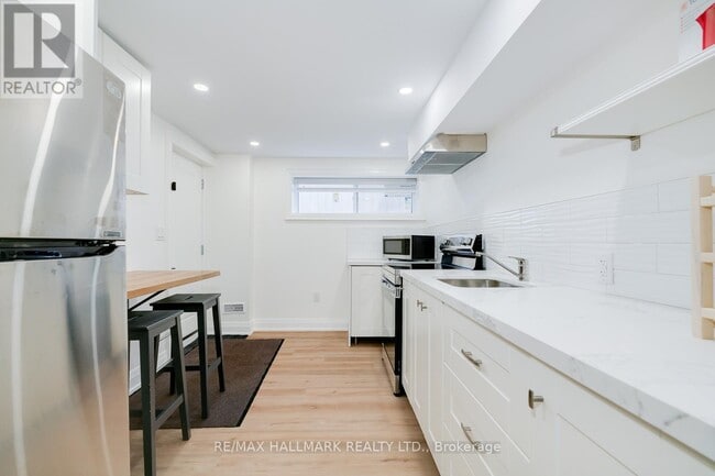 Building Photo - 69 Searle Ave