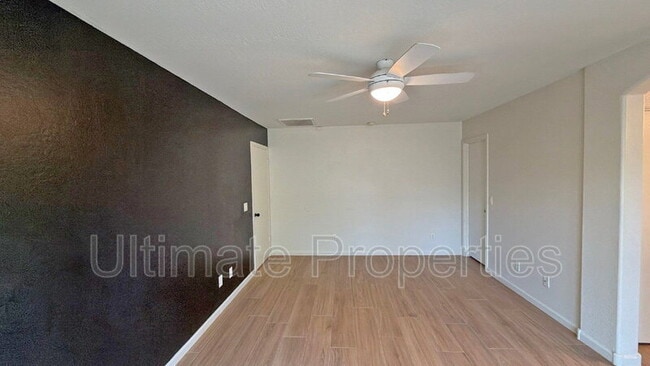 Building Photo - 8811 W Hammond Ln