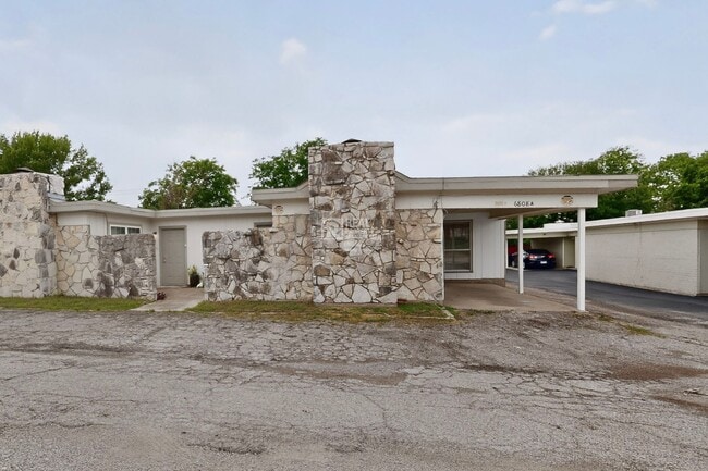 Building Photo - 6808 Trail Lake Dr