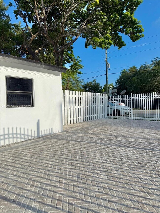 Foto del edificio - 7724 NE 1st Ave