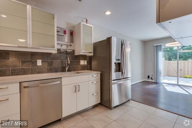 KITCHEN - 5735 Nordeen Oak Ct