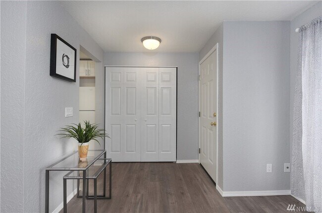 Building Photo - Remodeled 2 Bedroom Condo in Education Hill
