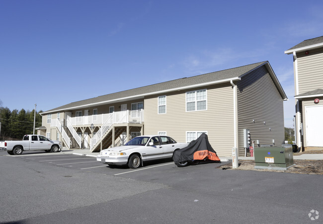 Building Photo - Creekside at Weaverville