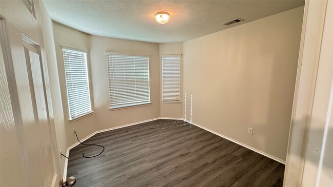 Building Photo - 914 Crestmont Trail Dr