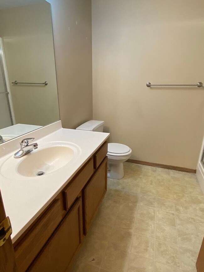 Building Photo - Beautiful 3 Bedroom in the Maize School Di...