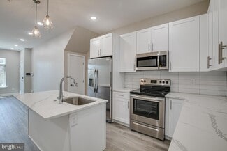 Building Photo - 2017 N College Ave