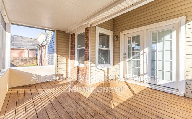 Building Photo - 302 Park Glen Dr