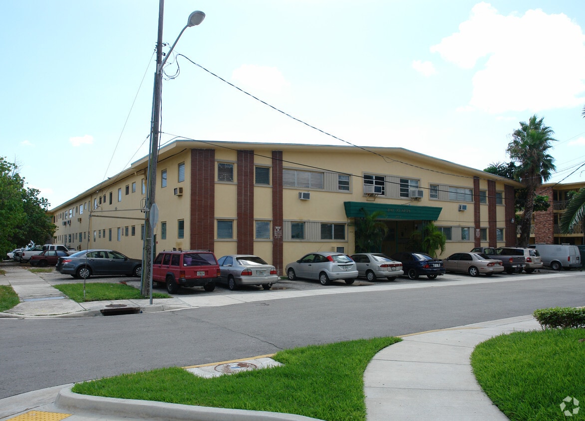 Primary Photo - Bay 30 Apartments