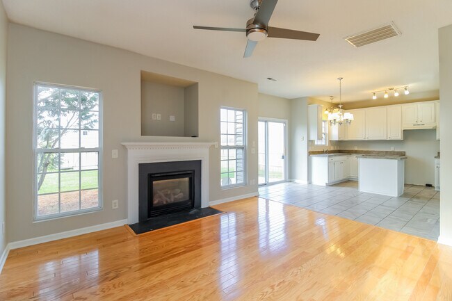 Foto del edificio - 1225 Hampton Park Dr