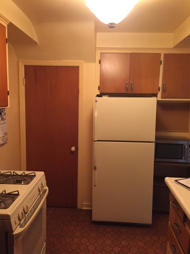 Foto del edificio - 8214 Highland Pl
