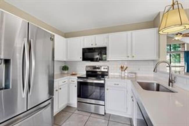 Building Photo - Beautifully Updated Home on Spacious Corne...