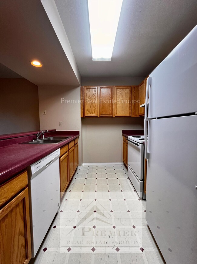 Building Photo - 4320 Hunting Meadows Cir