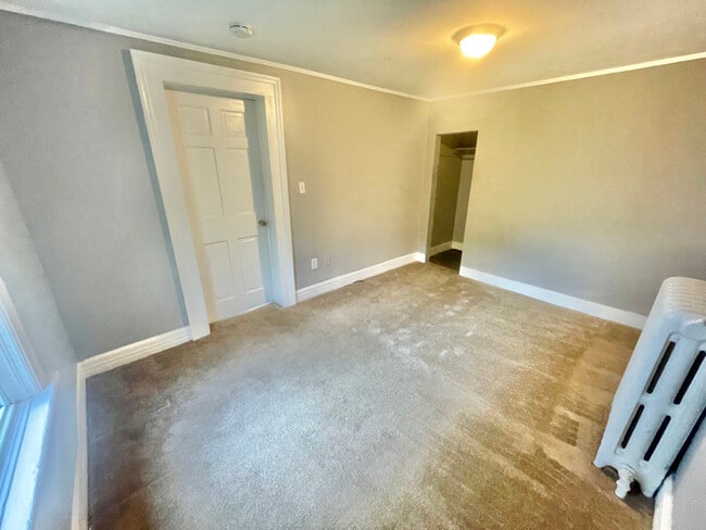 Foto del edificio - 1 Macnaughton Ave