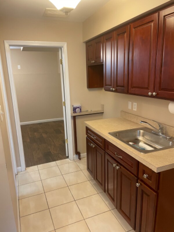 92 Crabtree Ave, Staten Island, NY 10309 Room for Rent in Staten