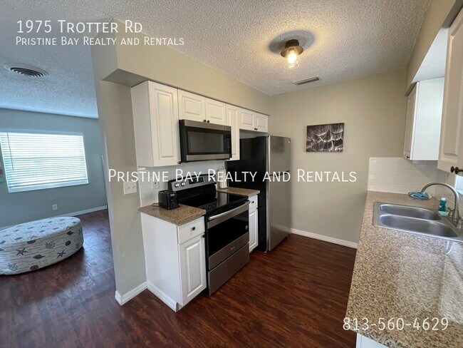 Building Photo - 2Bed/3Bath Duplex