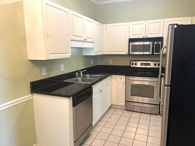 Building Photo - 1 Bedroom, 1 Bath, Unfurnished Condo with ...