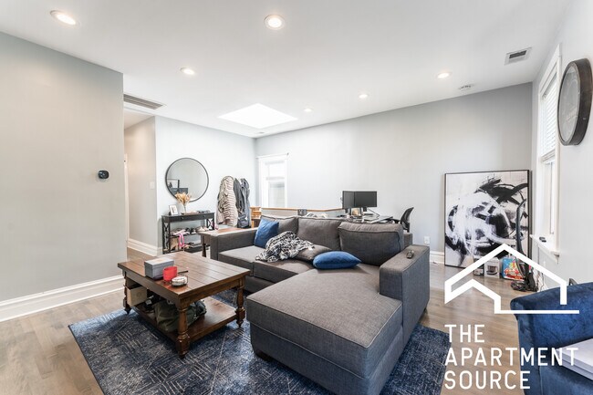 Foto del edificio - 3141 N Oakley Ave