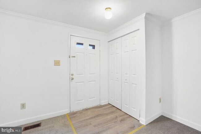 Building Photo - 13221 Black Walnut Ct