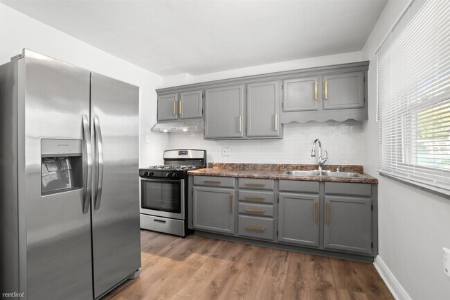 Building Photo - 3 br, 1 bath House - 1477 Stanley Boulevard