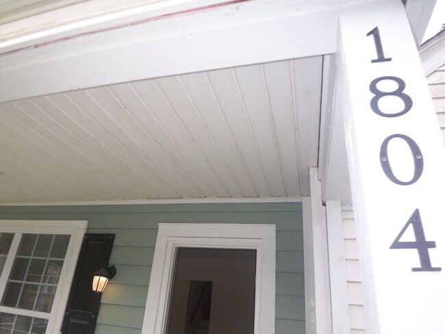 Foto del edificio - 1804 E 3rd St