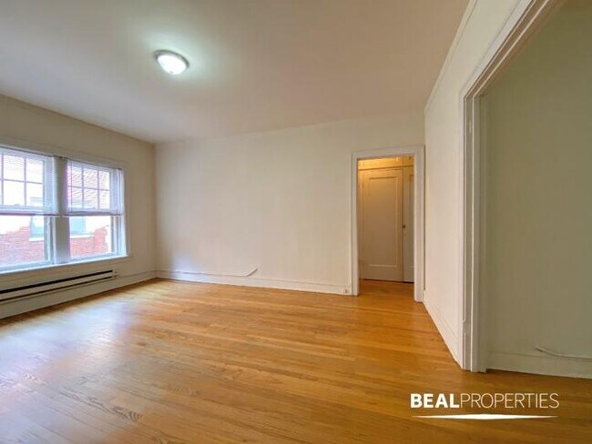 Building Photo - 1 bedroom in EVANSTON IL 60202