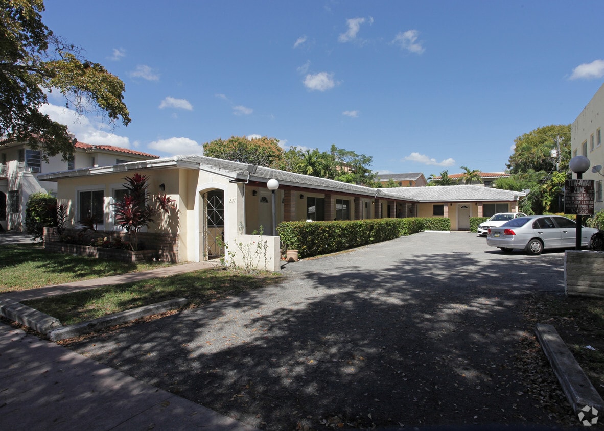 Primary Photo - 227 Calabria Ave