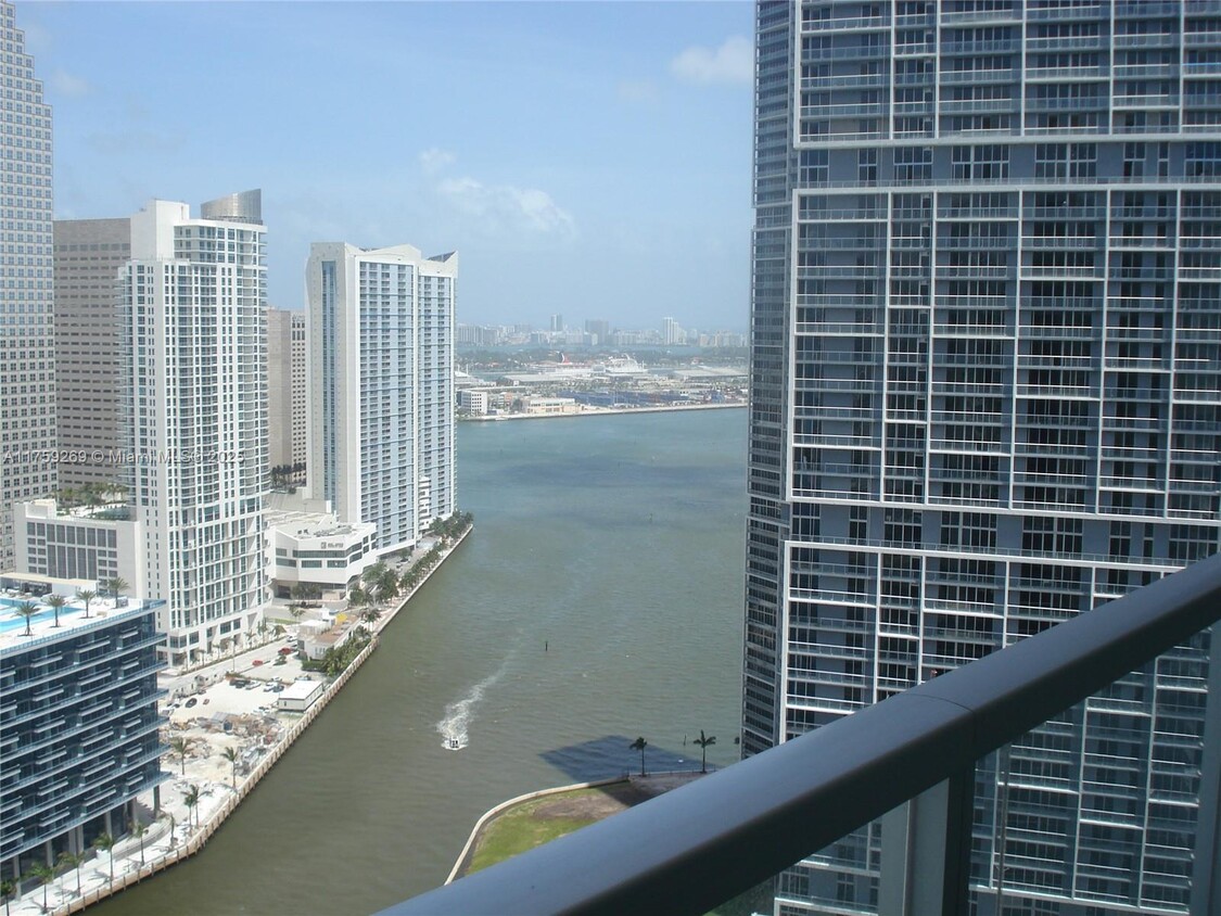 Primary Photo - 500 Brickell Ave