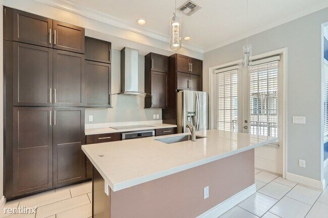 Building Photo - 4 br, 3 bath House - 555 Edgerly Pl