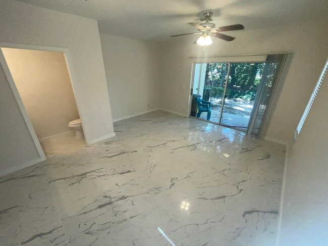 Foto del edificio - 5129 Palmbrooke Cir