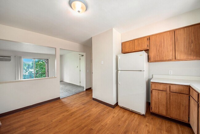 Building Photo - Maple Leaf Apartments