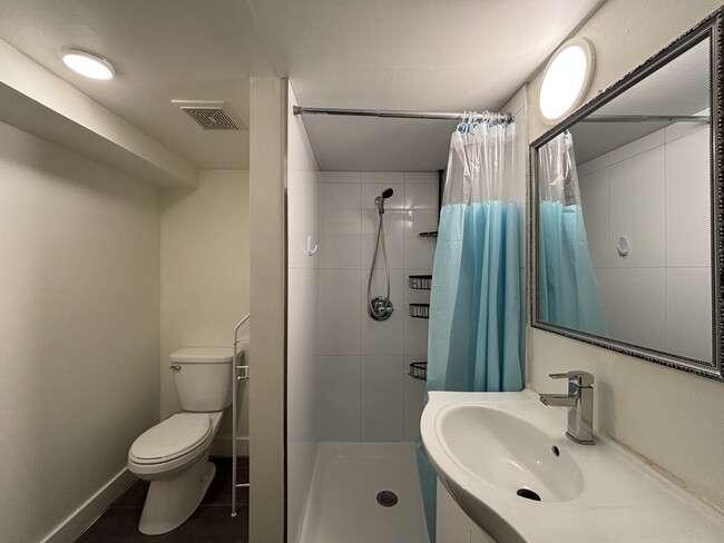 Photo du bâtiment - 6819 Linden Av