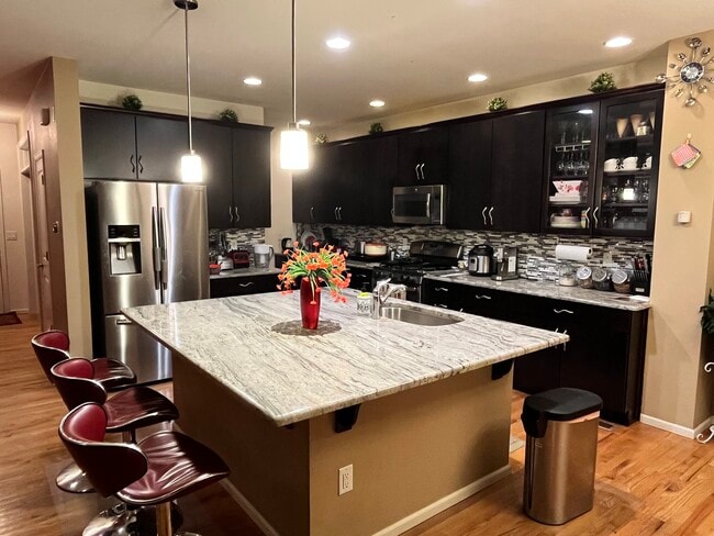 Kitchen - 325 Stone Creek Dr