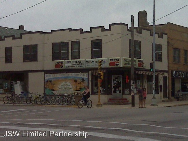 Building Photo - 902 E Johnson St