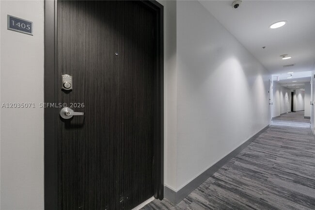 Building Photo - 6515 Collins Ave